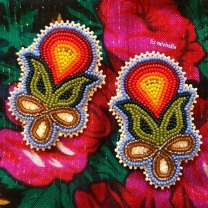 SOLD! 🌸 Native Handmade Beaded Earrings